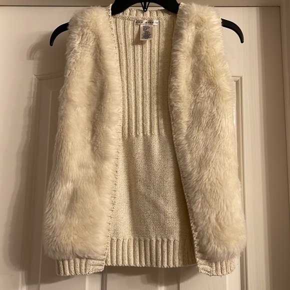 Max Studio fur vest size S (7-8) - Picture 3 of 7